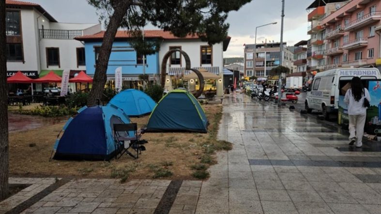 Depremin vurduğu Sındırgı'da aylar sonra yağmur yağdı