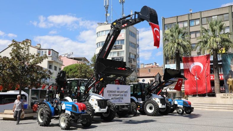 Edremit Belediyesi Araç Filosuna 5 Yeni İş Makinası Kazandırdı