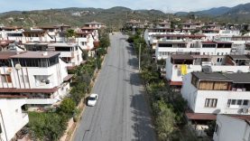 Edremit’te Yol Çalışmaları Hız Kazandı: Narlı Mahallesi ve Yeni Köprü Çevresi Düzenleniyor