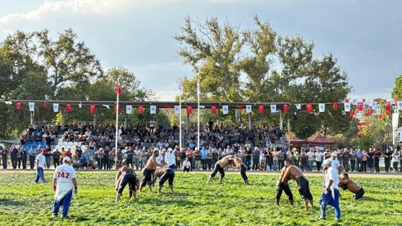 Havran'da Seyitonbaşı Yağlı Güreşleri coşkusu