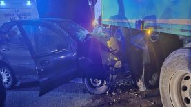 Susurluk’ta kamyonla çarpışan otomobildeki 2 kişi yaralandı