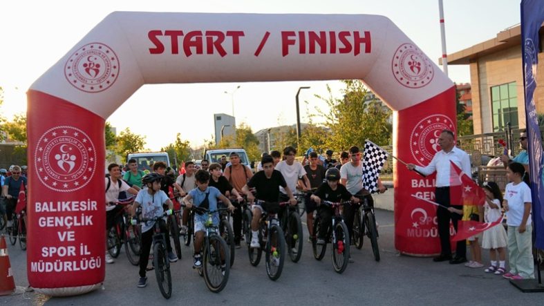 Zafer Bayramı’nın 103. Yılı Balıkesir’de Sporla Kutlandı