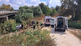 Balıkesir’de otomobil dere kenarına uçtu; 2 yaralı