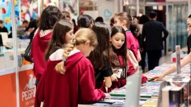 1.Balıkesir Kitap Fuarı, yazarları okuyucularıyla buluşturmaya devam ediyor