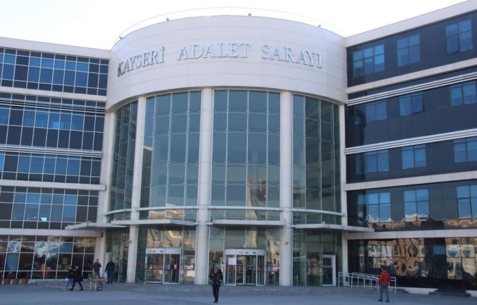 3 kişinin öldüğü kazada kamyon sürücüsü hakim karşısında