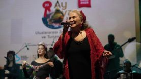 Ayvalık Zeytin Hasat Festivali’nde Suzan Kardeş ile Balkan rüzgarı