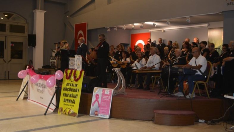 Ayvalık'ta türkülerle kanser farkındalığı