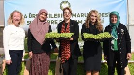 Balıkesir Büyükşehir’den kadın sera üreticilerinin maliyetini azaltan destekler