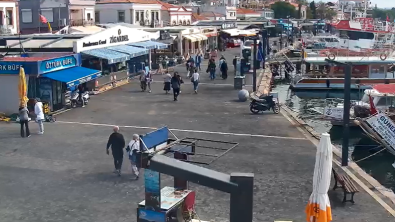 Balıkesir Cunda Adası’nda Güneşi Gören Sahile Akın Etti