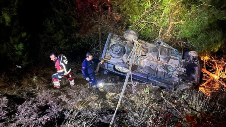 Balıkesir Kepsut'ta araç dereye uçtu 5 yaralı