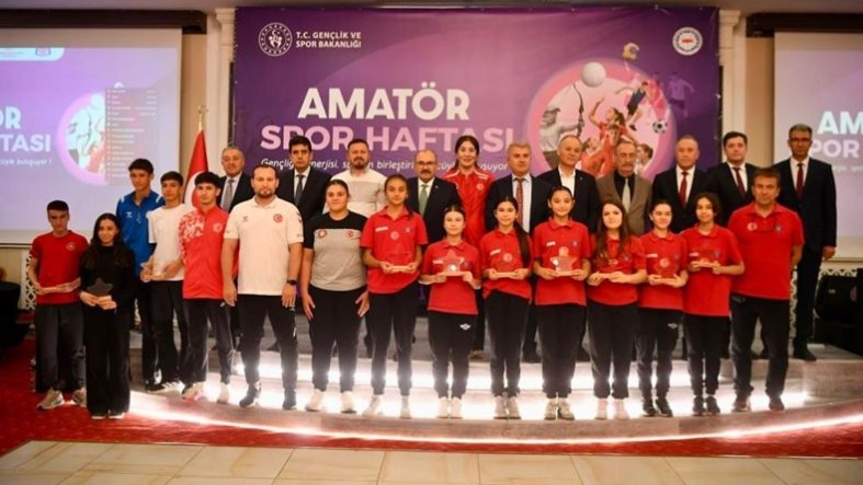 Balıkesir'de Amatör Spor Haftası Sporun En'leri ödül töreni ile sona erdi