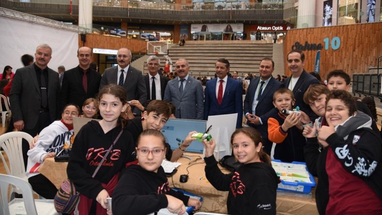 Balıkesir’de Bilim Şenliği Geleceğin Teknolojileri Öğrencilerle Buluştu