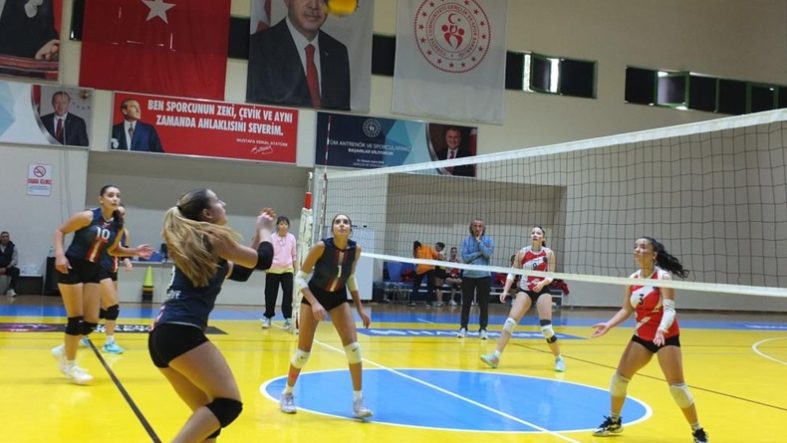 Balıkesir'de Cumhuriyet Kupası coşkusu başladı