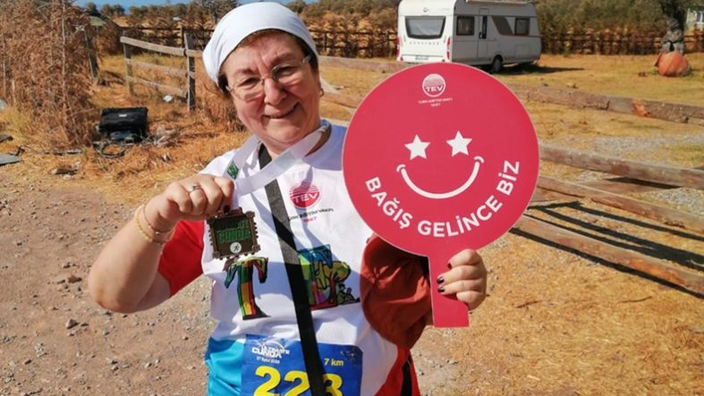 Balıkesir’de İyilik Peşinde Koşu Jale Bayraktar TEV İçin 7 km Parkuru Tamamladı