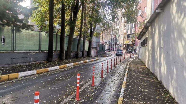 Balıkesir’de Sonbahar Şehrin Sokakları Sarı ve Kahverenginin Büyüsüne Büründü