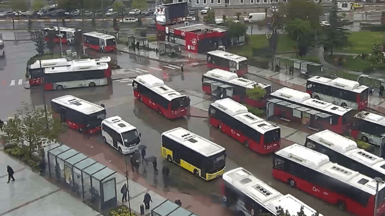 Balıkesir'de Yağmurla Başlayan Gün, Trafikle Devam Ediyor