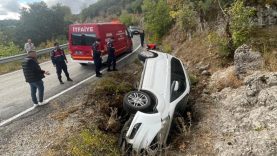 Balıkesir’de direksiyon hakimiyetini kaybeden sürücü kaza yaptı