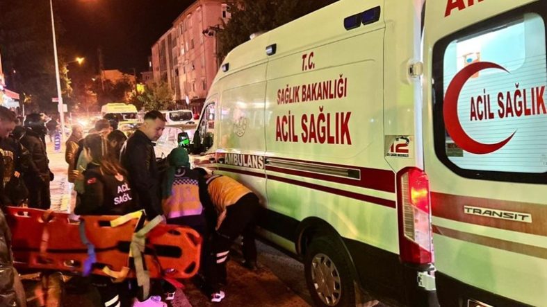 Balıkesir'de motosiklet yayaya çarptı 2 yaralı