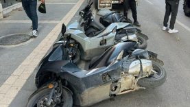 Balıkesir'de üç motosiklet domino taşı gibi devrildi