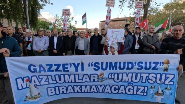 Balıkesir'de yüzlerce kişi Filistin'e destek için yürüdü