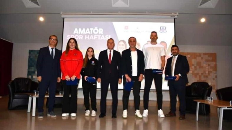 Balıkesir'de zirvedeki sporcular öğrenciler ile buluştu