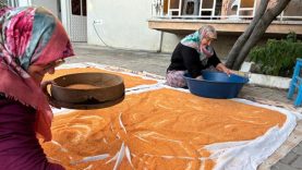 Balıkesirli kadınlar imece usulüyle kışa hazırlanıyor