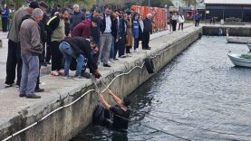 Bandırma’da iddiayı kaybeden genç kış günü denize atladı