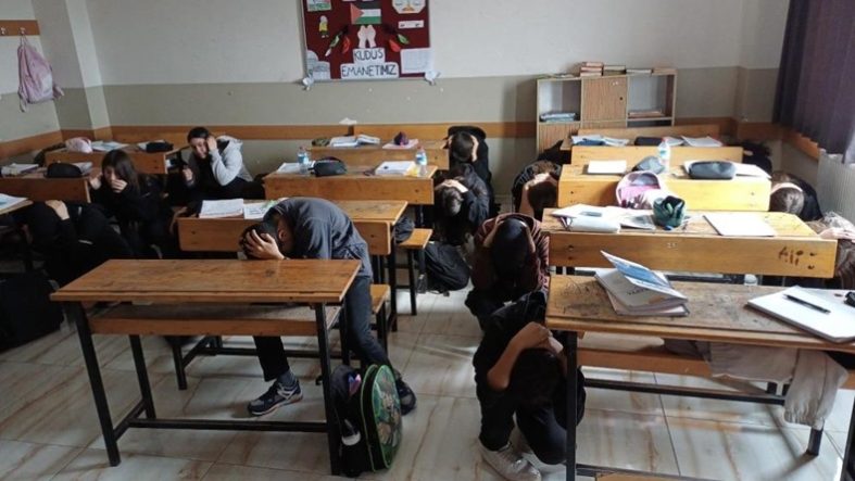 Bandırma'da öğrenciler afet tatbikatında buluştu