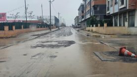 Bandırma’da sağanak yağış etkili oldu