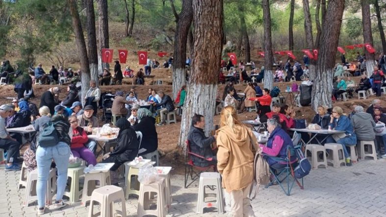 Edremit'in Dereli Mahallesi geleneksel köy hayrı gerçekleştirildi