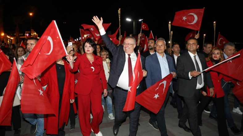 Edremit’te 102. Yıl Cumhuriyet Coşkusu Fener Alayı ve Şevval Sam Konseriyle Bayram Kutlanacak