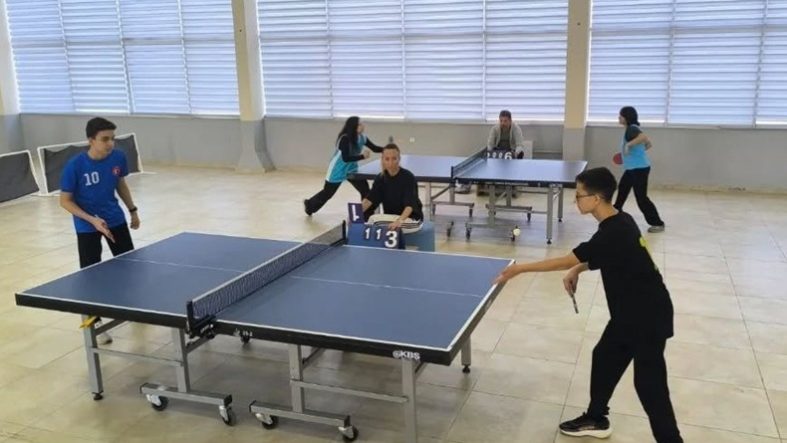 EDREMİT'TE 29 EKİM CUMHURİYET BAYRAMI MASA TENİSİ TURNUVASI DÜZENLENDİ