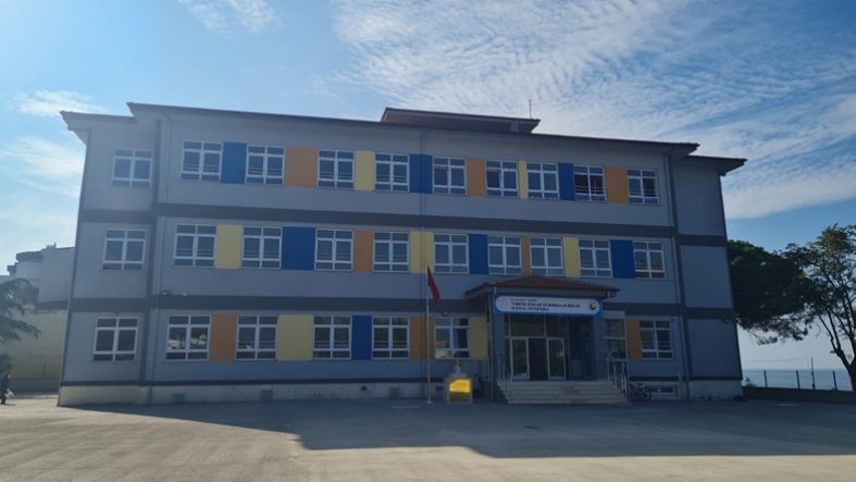 Erdek’te Eğitimde Yeni Dönem TOBB 18 Eylül Ortaokulu Modern Binasında Eğitime Başladı