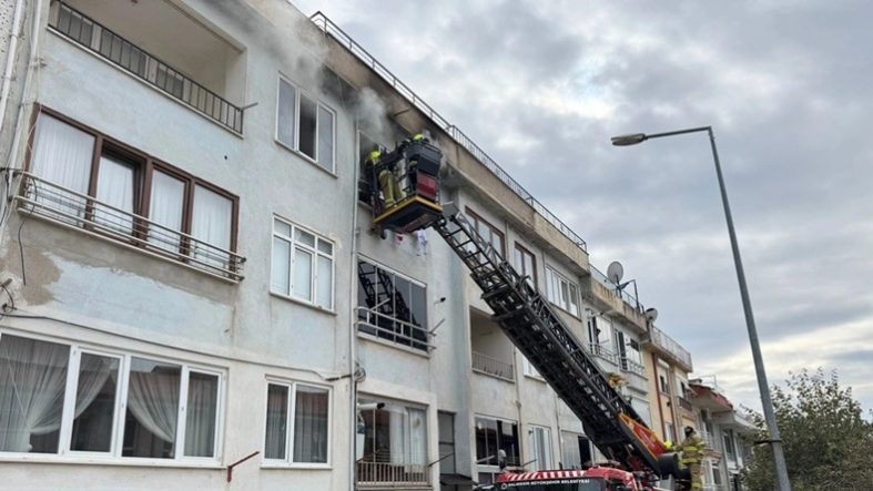 ERDEK'TE APARTMAN DAİRESİNDE KORKUTAN YANGIN