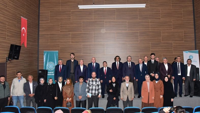 'Gazze İnsanlığın Ortak Vicdanı' Konferansı BAÜN’de Duygusal Anlara Sahne Oldu