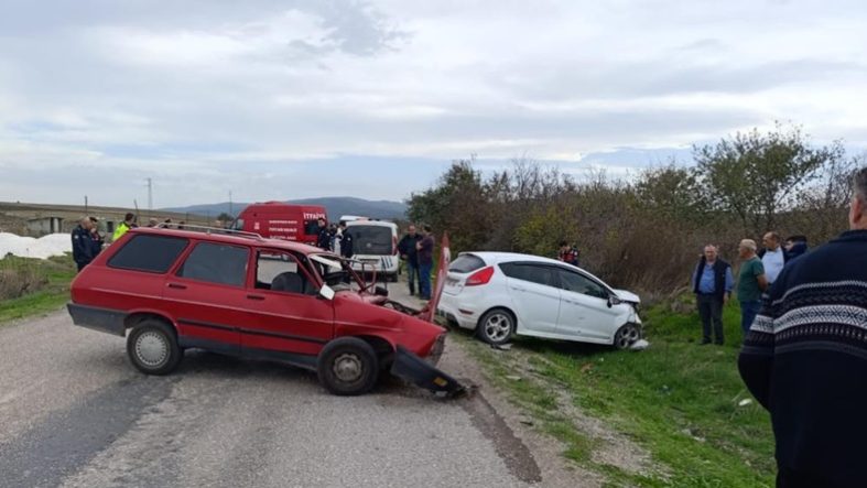 Manyas'ta meydana gelen kazada ağır yaralanan sürücü hayatını kaybetti