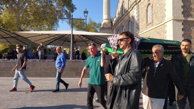 Oyuncu Uraz Kaygılaroğlu'nun acı günü