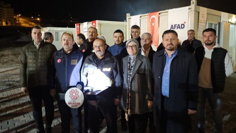 Sındırgı'da depremin yaraları sarılıyor