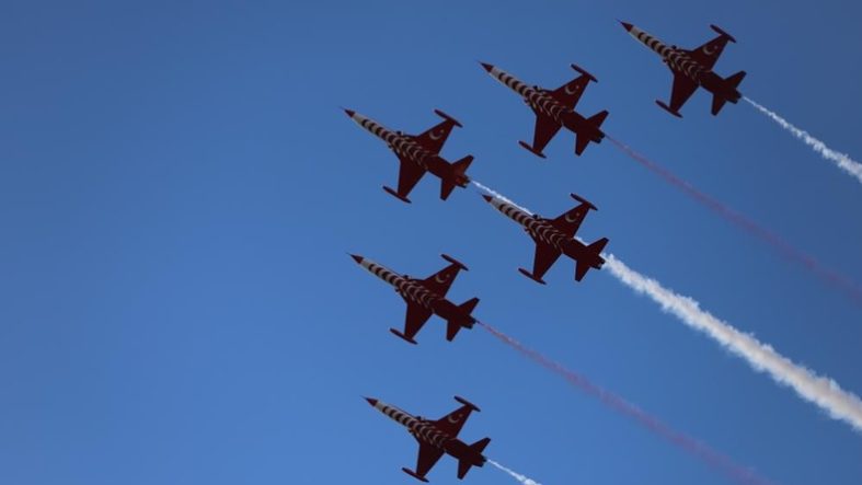 Türk Yıldızları Balıkesir semalarında