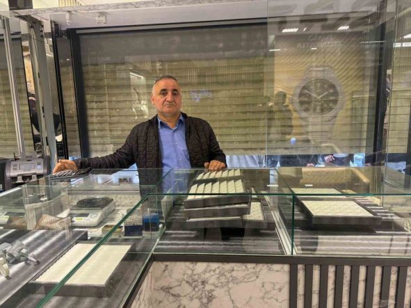 Bahçelievler’de kuyumcu soygunu: 1 dakikada 3 kilo altını çaldılar