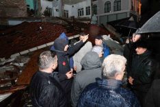 Bakan Yerlikaya: “Yıkılan 3 bina ve 1 iş yerinde incelemelerde bulunduk”