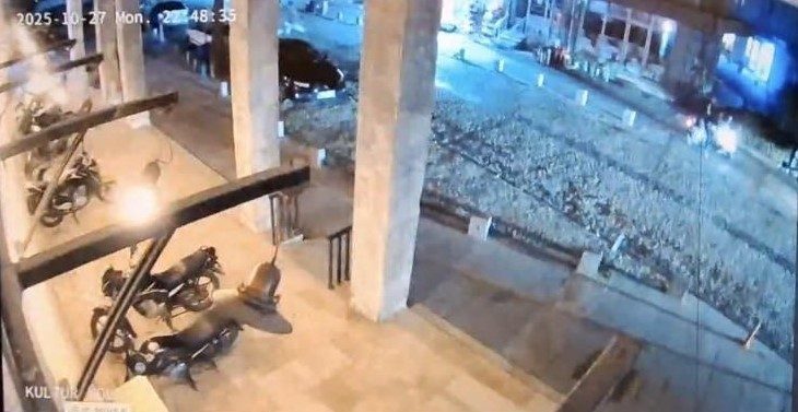 Balıkesir’de 6.1 büyüklüğündeki deprem güvenlik kamerasında