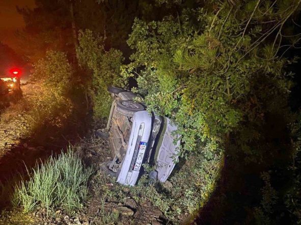 Bilecik’te şarampole uçan araç içinde bulunan 3 kişi yaralandı