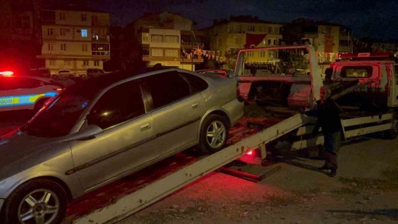 Ehliyetsiz sürücü polisten kaçamadı