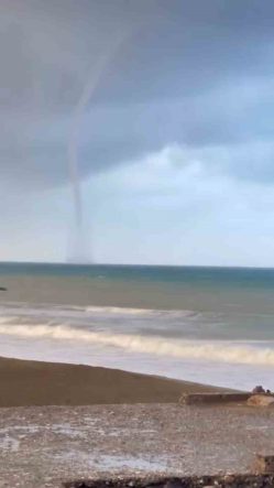 İskenderun Körfezi’nde oluşan hortum cep telefonu kamerasına yansıdı