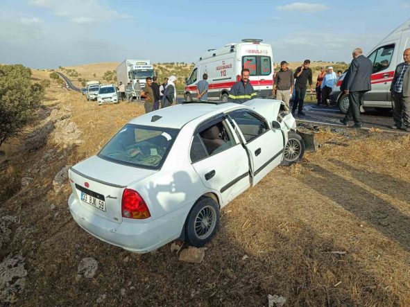 Mardin’de iki otomobil çarpıştı: 4 yaralı