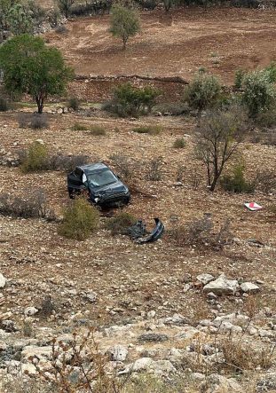 Mardin’de kontrolden çıkan otomobil şarampole devrildi: 2 yaralı