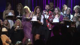 Ünlü sanatçı, sahnede 36 kişinin doğum gününü aynı anda kutladı