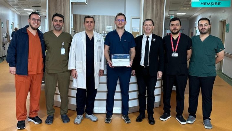 BAÜN Tıp Fakültesi Kalp ve Damar Cerrahisi’nden Ulusal Başarı Birincilik Ödülü Balıkesir’e Geldi