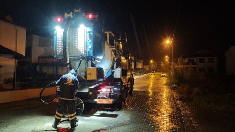 Balıkesir Büyükşehir Belediyesi aşırı yağışlara karşı teyakkuzda